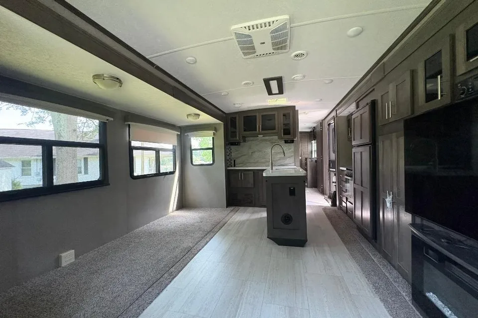 Your Future Camper -Forest River Rockwood Signature 8328sb Travel Trailer