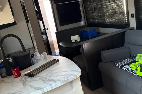 Party of 6 Jayco Jay Flight Travel Trailer