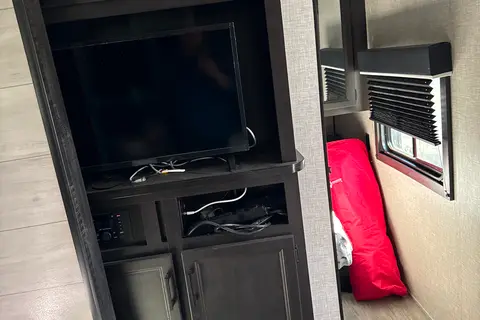 Party of 6 Jayco Jay Flight Travel Trailer