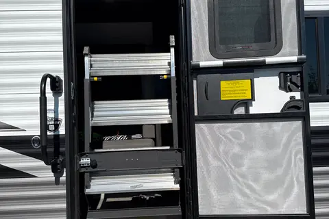 Party of 6 Jayco Jay Flight Travel Trailer