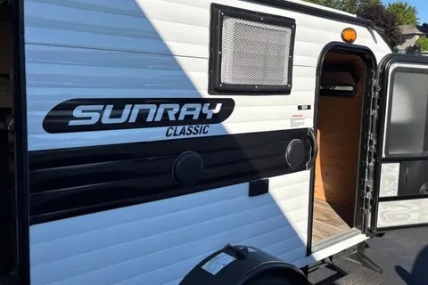 Pingkan's Sunray 109 Classic Travel Trailer
