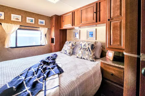 Completely Revonated! "Lucky" the Leprechaun Bunkhouse *Sleeps 10*