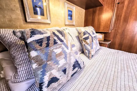 Completely Revonated! "Lucky" the Leprechaun Bunkhouse *Sleeps 10*