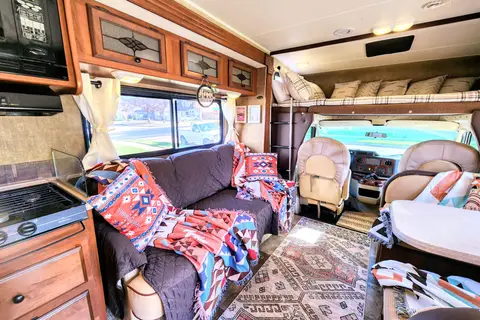 Completely Revonated! "Lucky" the Leprechaun Bunkhouse *Sleeps 10*