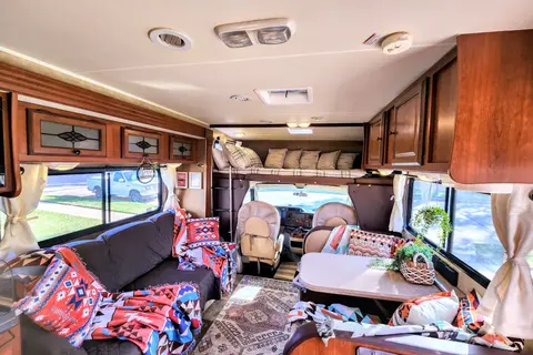 Completely Revonated! "Lucky" the Leprechaun Bunkhouse *Sleeps 10*
