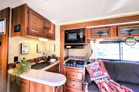 Completely Revonated! "Lucky" the Leprechaun Bunkhouse *Sleeps 10*