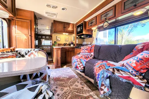 Completely Revonated! "Lucky" the Leprechaun Bunkhouse *Sleeps 10*