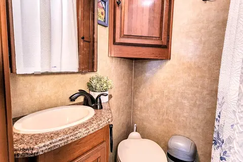 Completely Revonated! "Lucky" the Leprechaun Bunkhouse *Sleeps 10*