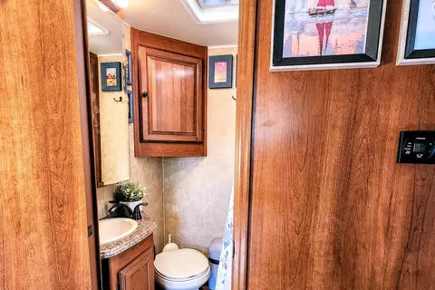 Completely Revonated! "Lucky" the Leprechaun Bunkhouse *Sleeps 10*