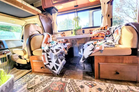 Completely Revonated! "Lucky" the Leprechaun Bunkhouse *Sleeps 10*