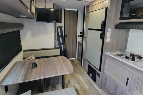 Hit the road with our RV rental! 2022 Gulf Stream