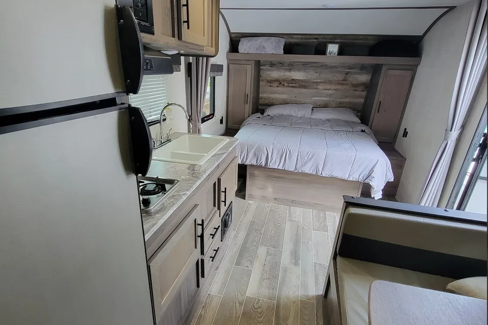 Hit the road with our RV rental! 2022 Gulf Stream