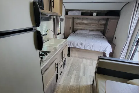 Hit the road with our RV rental! 2022 Gulf Stream