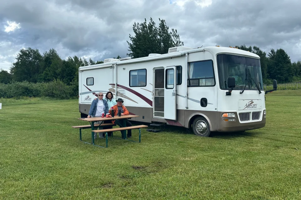 “Gilberte”Tiffin Motorhomes Allegro bus  Class A