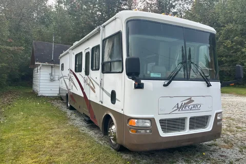 “Gilberte”Tiffin Motorhomes Allegro bus  Class A