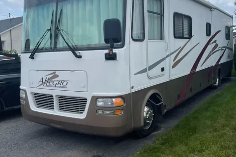“Gilberte”Tiffin Motorhomes Allegro bus  Class A