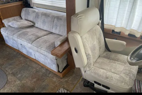 “Gilberte”Tiffin Motorhomes Allegro bus  Class A