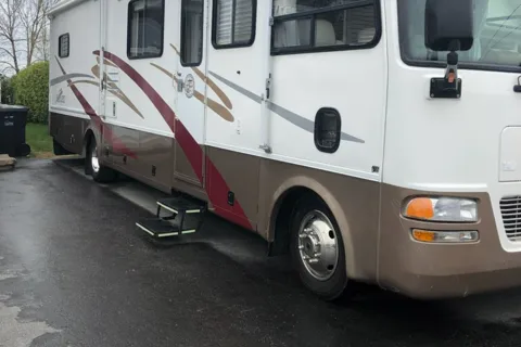 “Gilberte”Tiffin Motorhomes Allegro bus  Class A