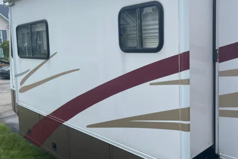 “Gilberte”Tiffin Motorhomes Allegro bus  Class A