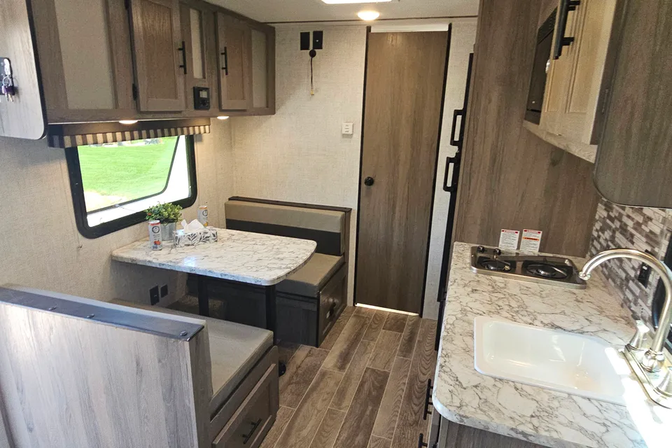 TJ's Gulf Stream Trailmaster 189dd Travel Trailer