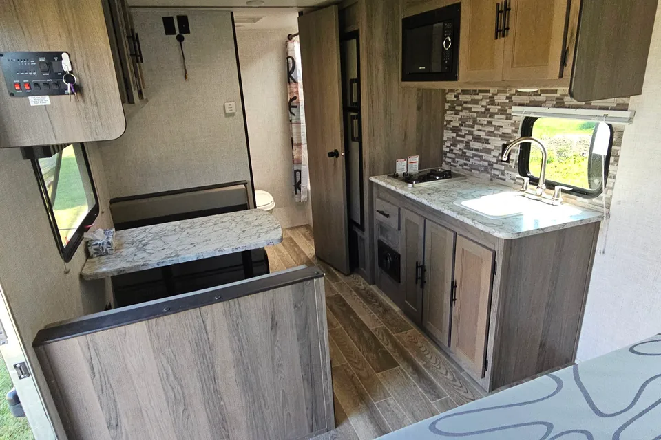 TJ's Gulf Stream Trailmaster 189dd Travel Trailer