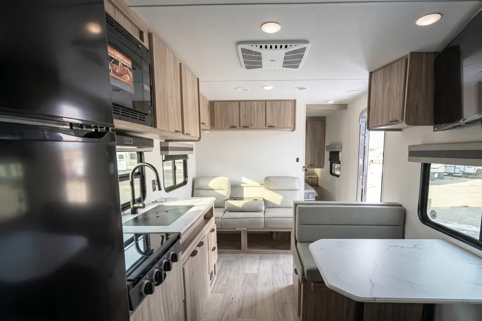 Modern Family Bunkhouse: Brand New Winnebago Access 26BH – Sleeps 8