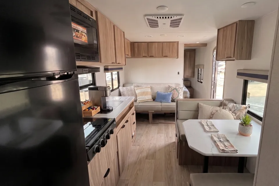 Modern Family Bunkhouse: Brand New Winnebago Access 26BH – Sleeps 8