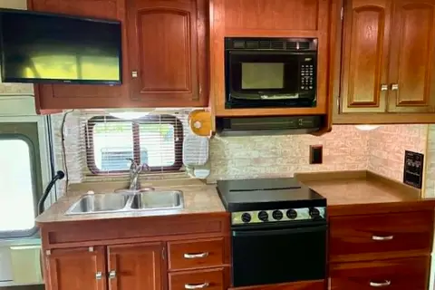 Forrest's Winnebago Chalet Class C