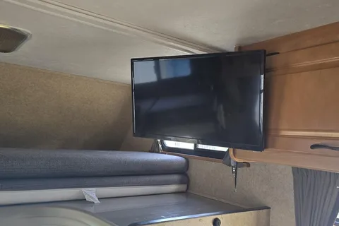 Thor Majestic 28' Motorhome - Class C RV