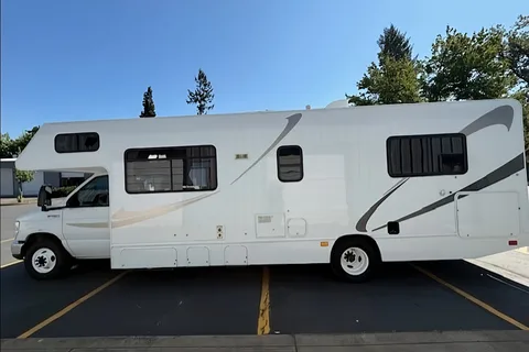 Thor Majestic 28' Motorhome - Class C RV