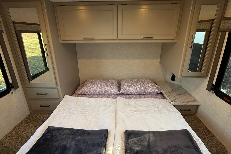 Brand new 2026 Thor Chateau 30ft. with free private shuttle -Lola