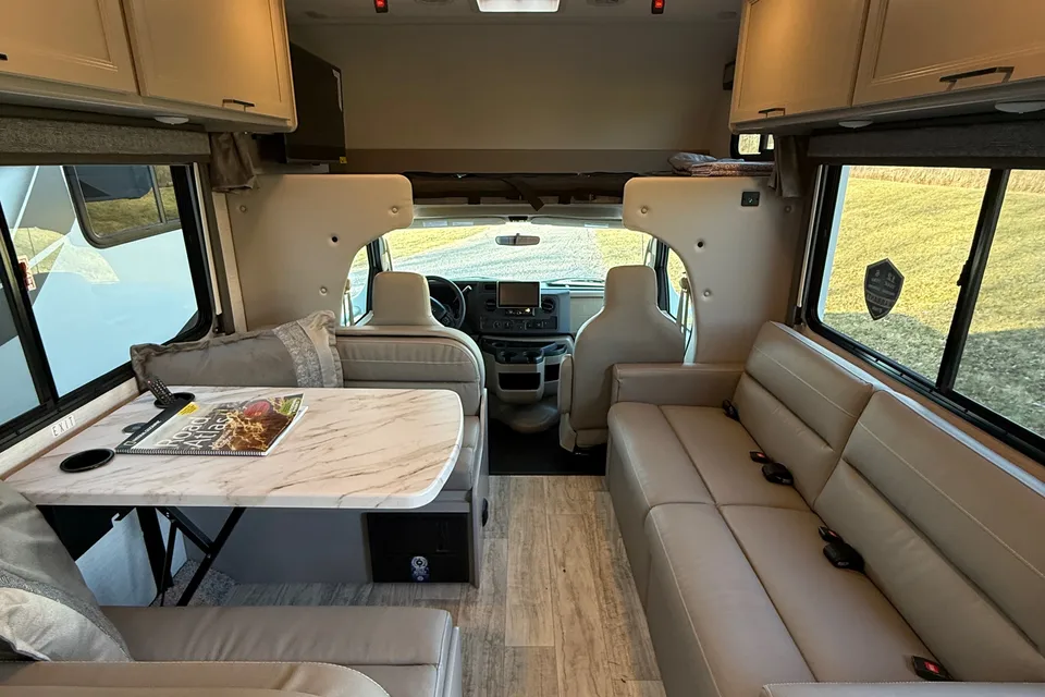 Brand new 2026 Thor Chateau 30ft. with free private shuttle -Lola