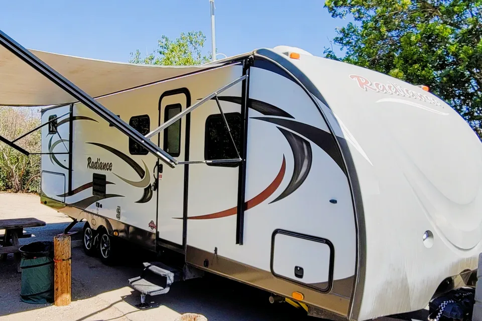 RADIANCE Travel Trailer / Sleep 9 / Bunk Beds