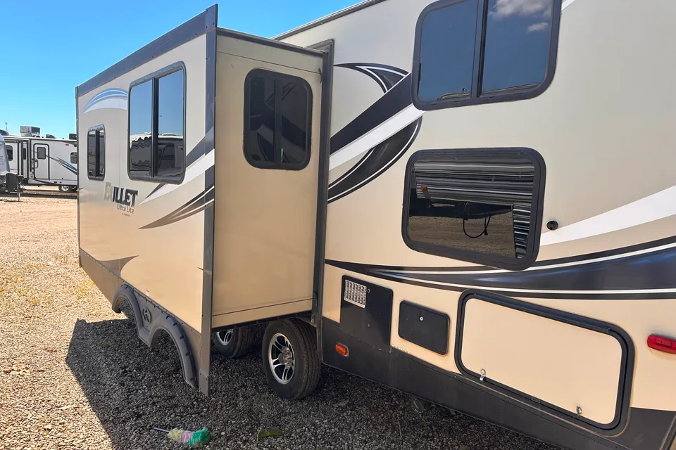 Sleeps 10 Keystone Bullet Ultralight Travel Trailer
