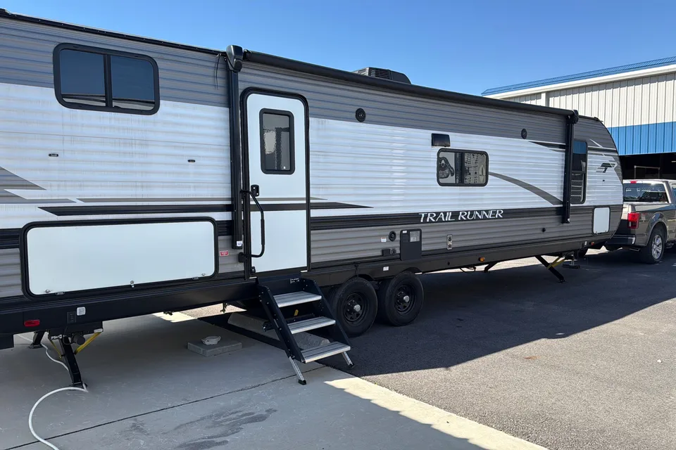 Eddie’s Pet Friendly Heartland Trail Runner Travel Trailer