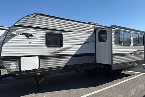 Eddie’s Pet Friendly Heartland Trail Runner Travel Trailer