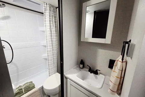 New Jayco with Double Bunks + Murphy Bed – Easy Tow, Sleeps 7