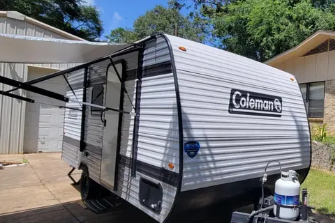 Rhiannon's Coleman 17B Travel Trailer