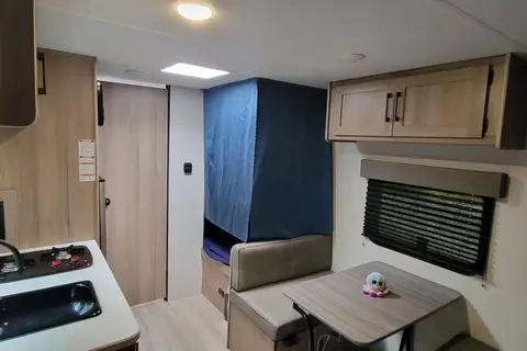 Rhiannon's Coleman 17B Travel Trailer
