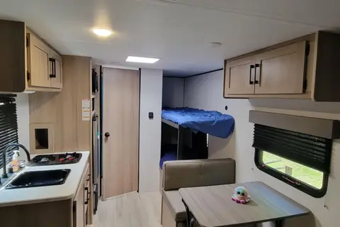 Rhiannon's Coleman 17B Travel Trailer