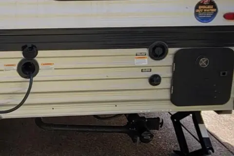 Rhiannon's Coleman 17B Travel Trailer