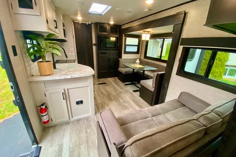 Camp-a-Lot Castle - 2022 Jayco Jay Flight 24RBS