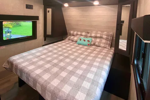 Camp-a-Lot Castle - 2022 Jayco Jay Flight 24RBS