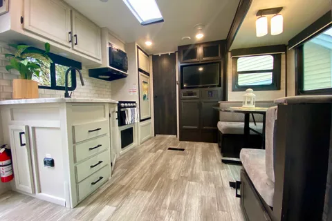 Camp-a-Lot Castle - 2022 Jayco Jay Flight 24RBS