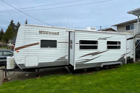 Ed's Wildwood by Forest River