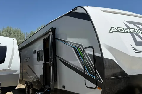 Joe's Coachmen Adrenaline  30GS Toy Hauler