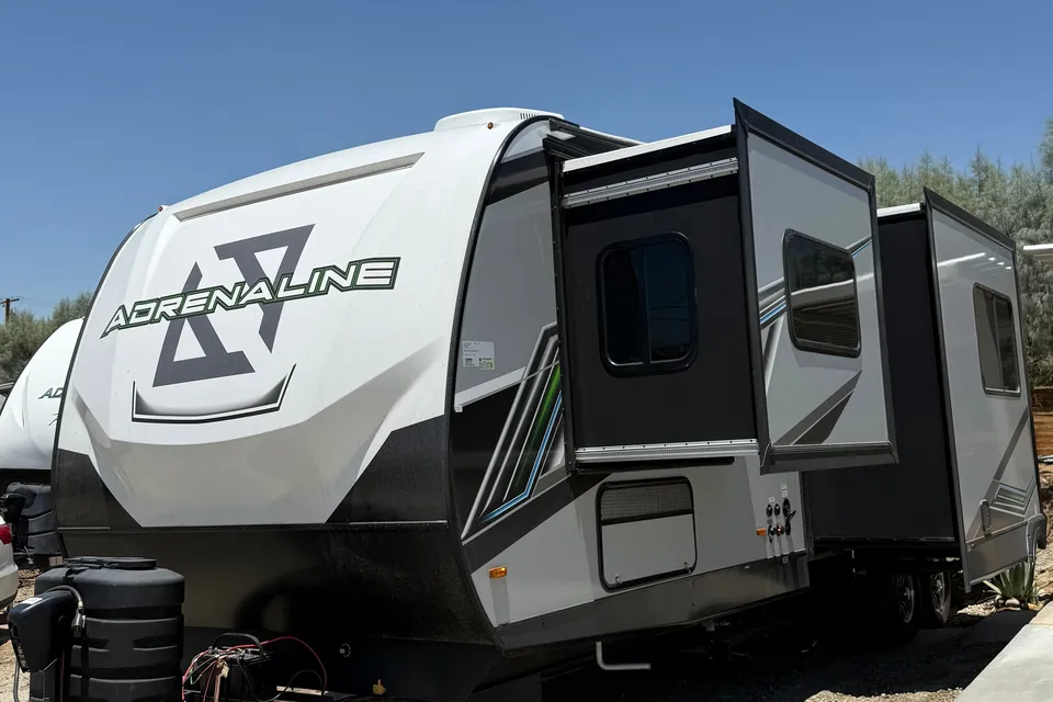 Joe's Coachmen Adrenaline  30GS Toy Hauler