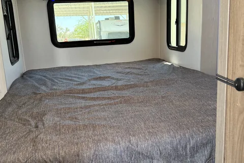 Joe's Coachmen Adrenaline  30GS Toy Hauler