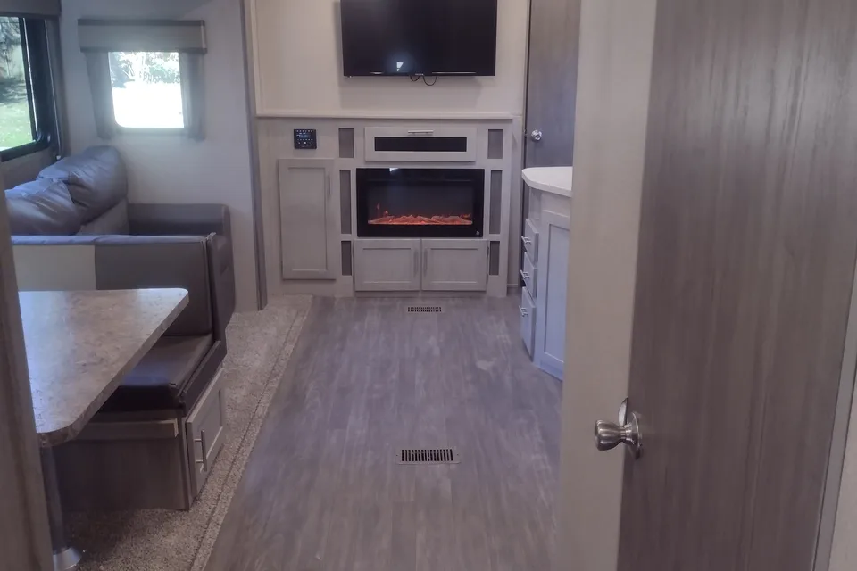 Aurora RV with Bunk Room: Fully Equipped: No Prep Fee: Delivery Available($85)