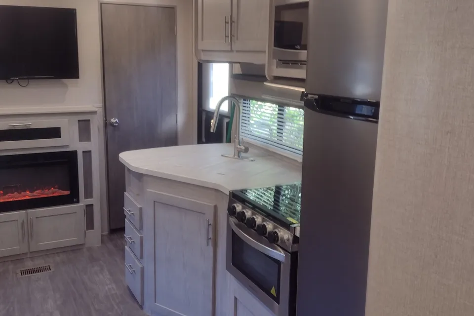 Aurora RV with Bunk Room: Fully Equipped: No Prep Fee: Delivery Available($85)